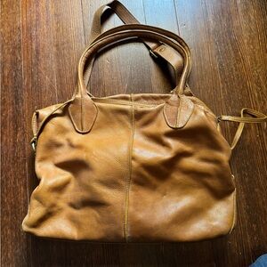 Elegant Tan Leather Tote Bag
